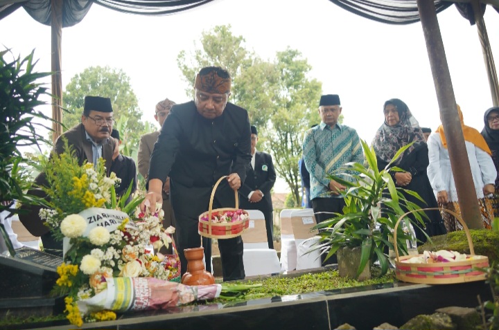 Rangkaian HJG ke-213, Abdusy Syakur Ziarah ke Makam Bupati Garut Terdahulu