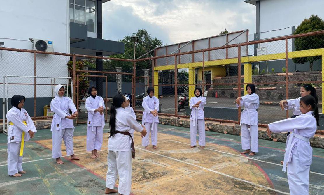 Meski Puasa, Para Karateka Inkanas Dojo Polsek Cibatu Tetap Semangat Jalani Latihan
