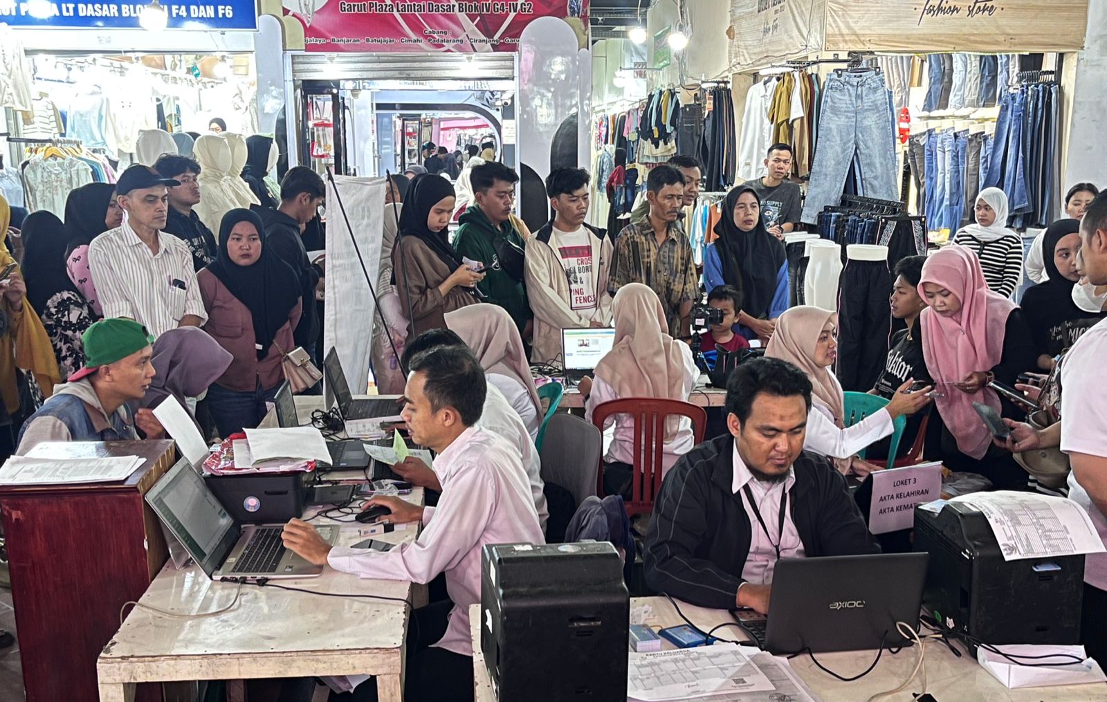 Wujudkan Program Garut Hebat, Disdukcapil Berikan Layanan Prima di Pusat Perbelanjaan