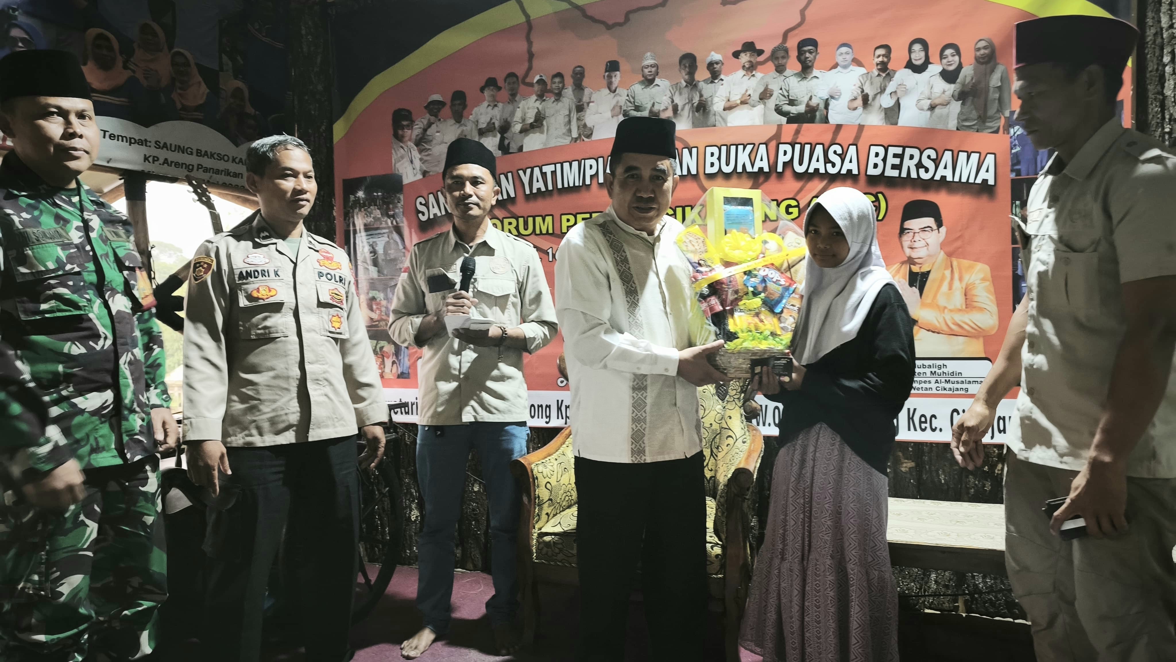 Momentum Ramadhan 1447 Hijriyah, Forum Peduli Cikajang Garut Gelar Santunan dan Buka Puasa Bersama Anak Yatim dan Jompo
