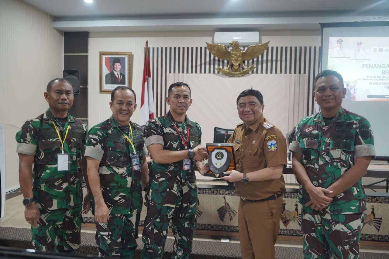 Bupati Garut Sambut Siswa KKL Pasis Seskoad TNI AD
