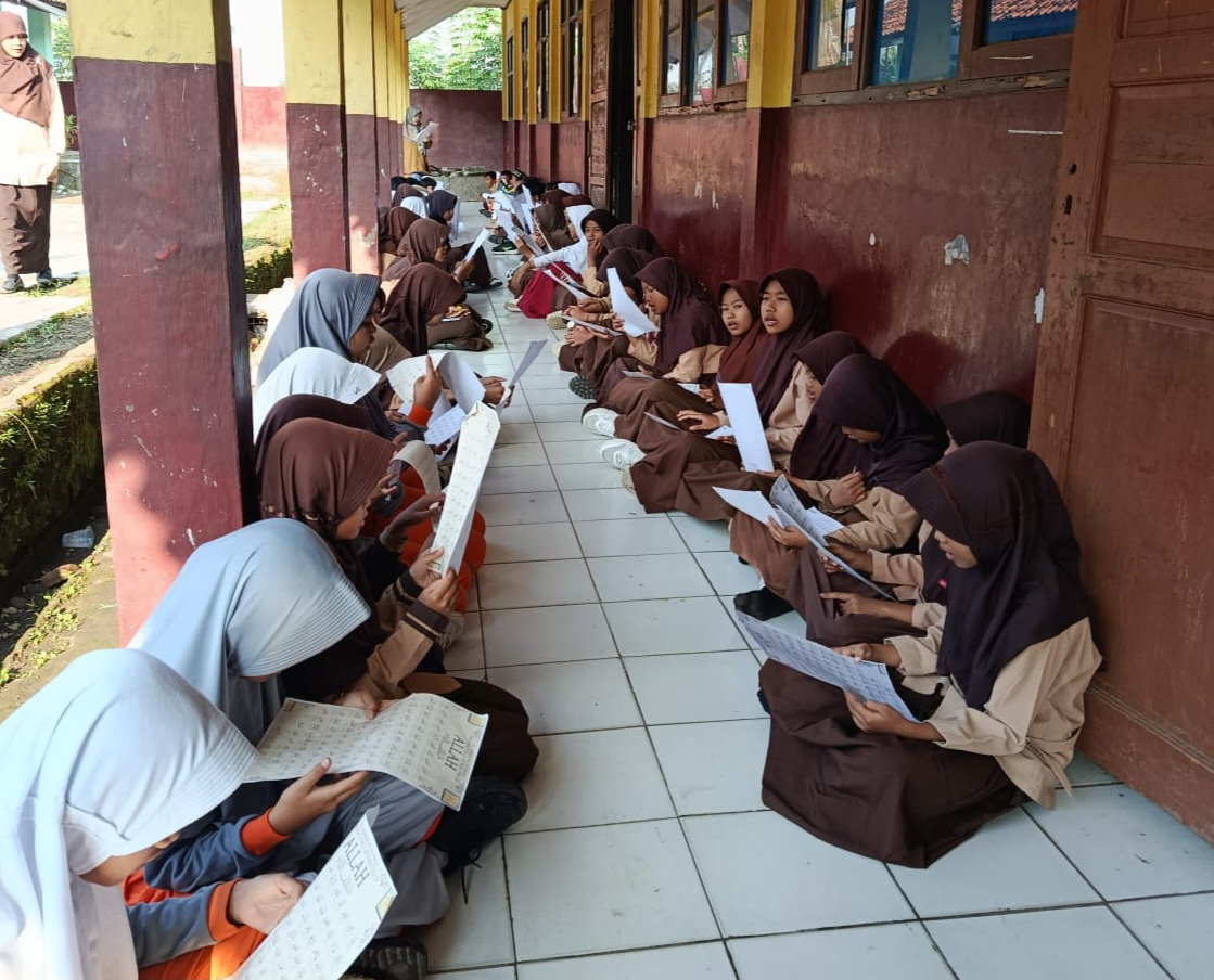 Menanamkan Karakter Religius Sejak Dini melalui Program Selasa Asmaul Husna ‘SELASIH’ di SDN 1 Suci Kaler Garut