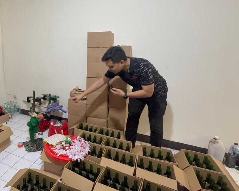 Unit 3 Subdit I Krimsus Polda Jabar Bekuk Pelaku Miras Oplosan “Kuda Mas” di Bandung