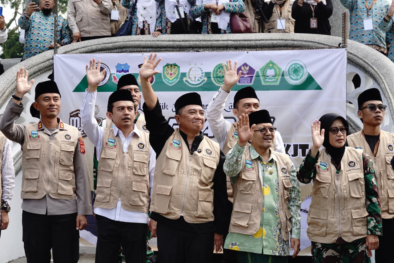 174 Jemaah Haji Kloter 22 Dilepas Bupati Garut, Tertua Usia 93 Tahun