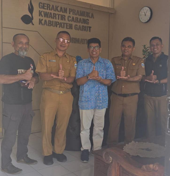 Kepala Dinas LH Kunjungi Kwarcab Garut Implementasikan Surat Edaran Bupati Tentang Partisipasi Pengelolaan Sampah oleh Gerakan Pramuka