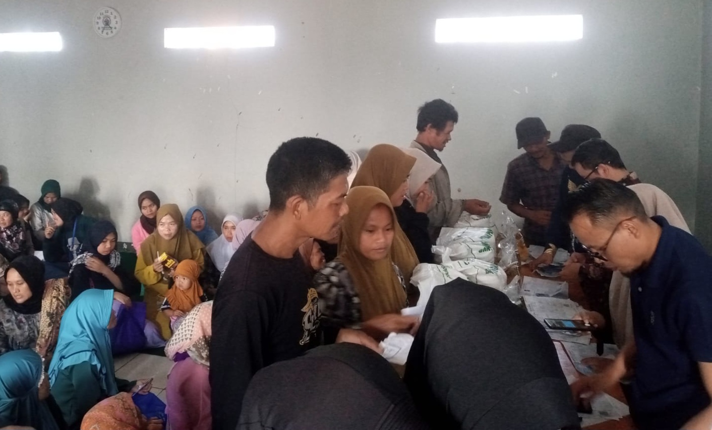 1280 KPM di Mekarjaya Sumringah, Terima Bantuan 20 Kilogram Beras dan 4 Liter Minyak Goreng