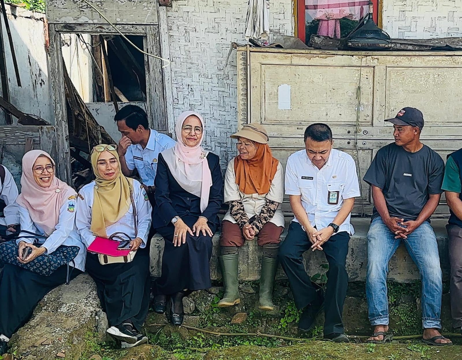 Respons Cepat Rutilahu di Cilawu, Dinsos Garut Salurkan Santunan dan Kawal Bantuan Kemensos