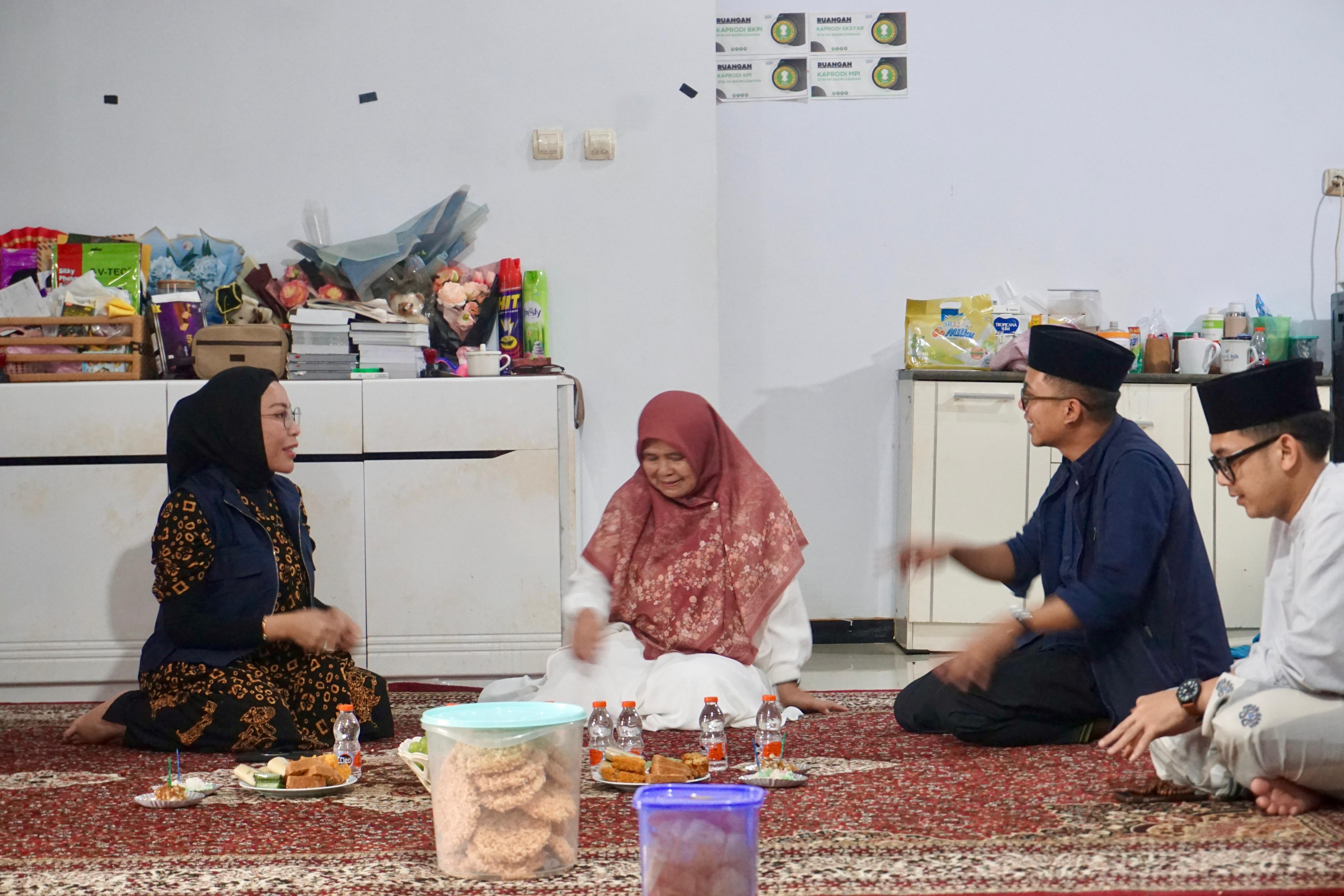 Lola Nelria Oktavia Hadiri Dzikir Muharram Bersama Ribuan Jamaah Tarekat Tijaniyah di Pondok Pesantren Zawiyah