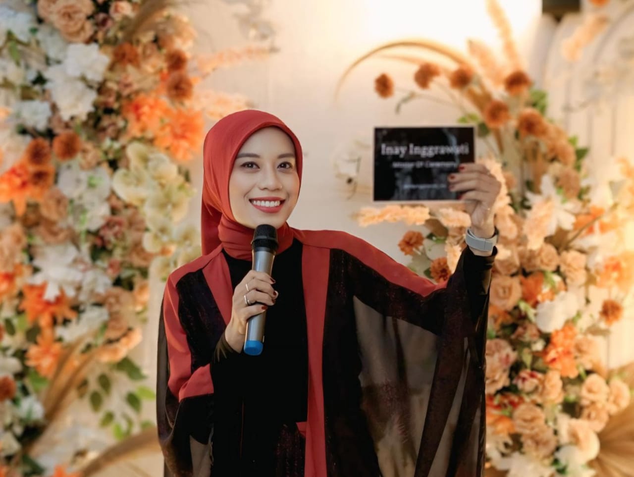 Mengenal Sosok Inay Inggrawati, MC dan Penyiar Radio Asal Garut