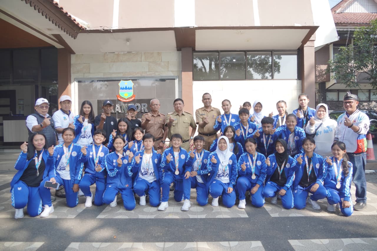 Raih Runner Up Hydroplus Soccer League All Stars U-18, Tim Putri Garut Terima Apresiasi Bupati