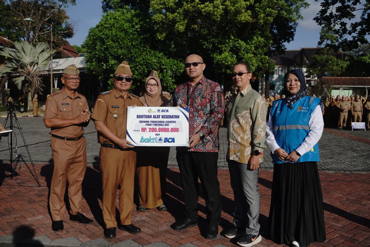 Tekan Angka Kematian Ibu dan Bayi, Pemkab Garut Terima Bantuan Portable USG dari PLN dan BCA