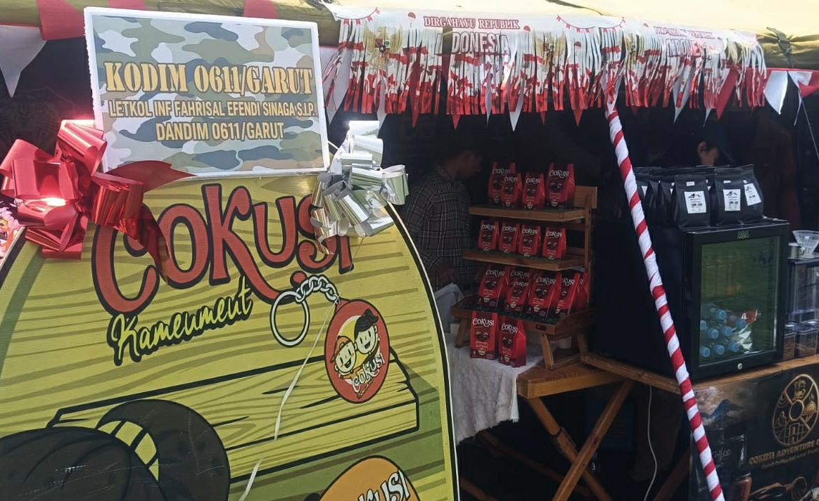 Stand Bazar Kodim 0611 Perkenalan UMKM Lokal Garut di Stadion Siliwangi