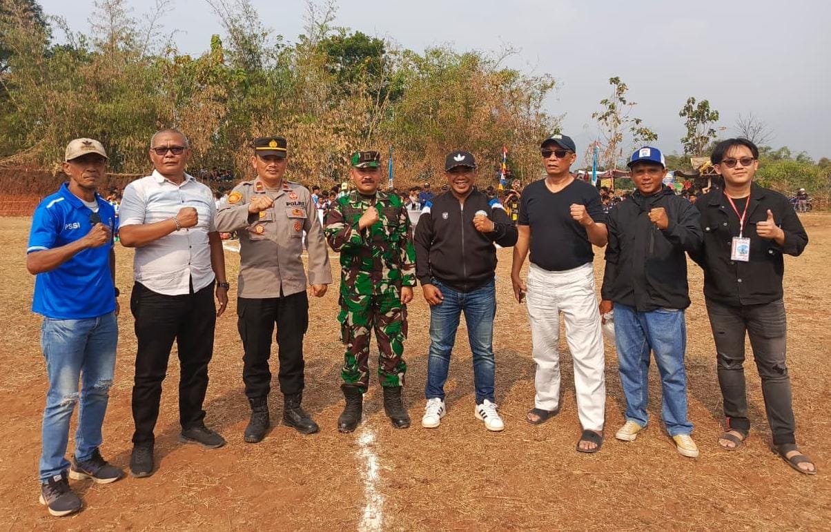Semarak HUT Ke-81 RI, Forkopim Kecamatan Cibiuk Buka Turnamen Sepakbola U-15 Karang Taruna Cup