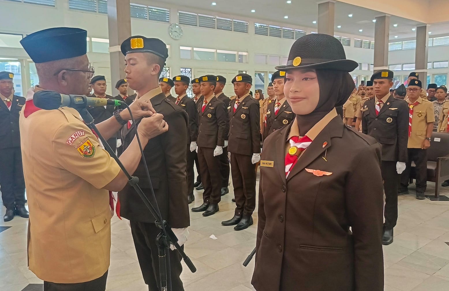 Meneladani Pramuka, Saat Menjabat di Kecamatan Sekda Garut Melarang Stafnya Bawa Misting