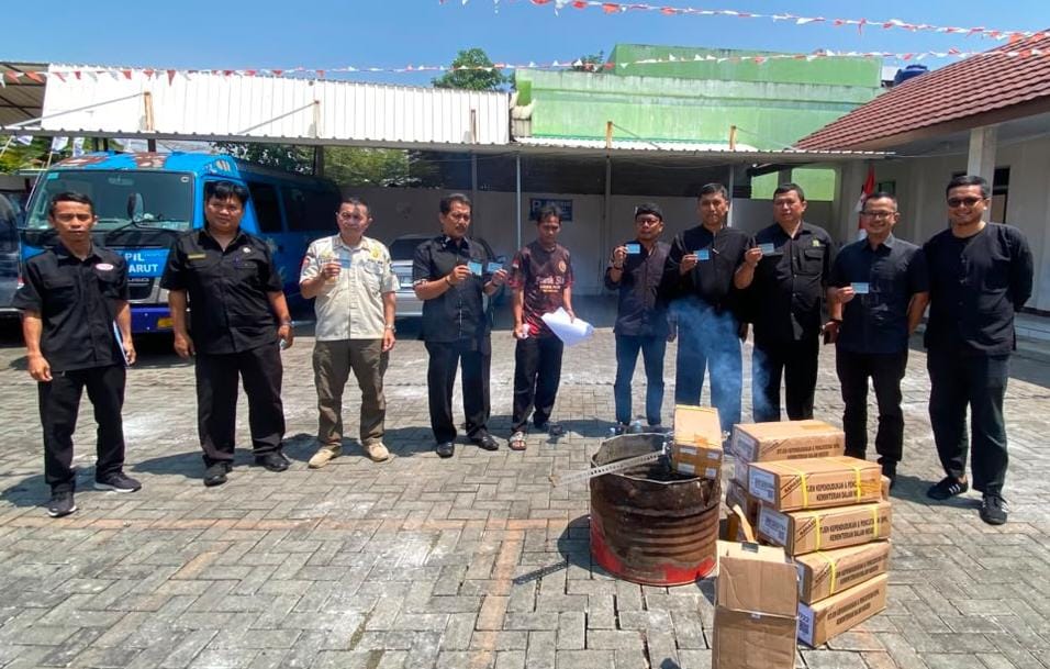 Disdukcapil Garut Musnahkan 13.849 Keping KTP-el Rusak dan Perubahan Data