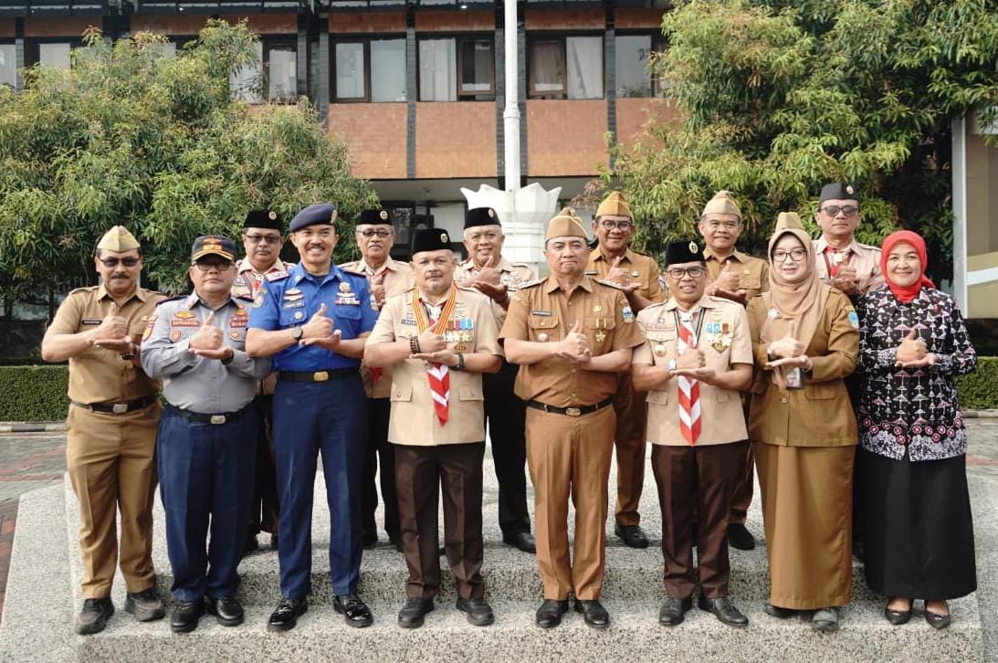 Berjasa Memajukan Pramuka, Bupati Garut Terima Lencana Darma Bakti dari Kwartir Nasional