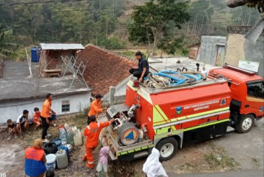 Kemarau Panjang Melanda, Warga Dua RW di Cimuncang Garut Kota Kesulitan Air Bersih
