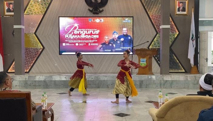 Keren, Dua Siswi Penari Jaipong dari SDN 1 Keresek Cibatu Tampil Memukau Dihadapan Forkopimda Garut