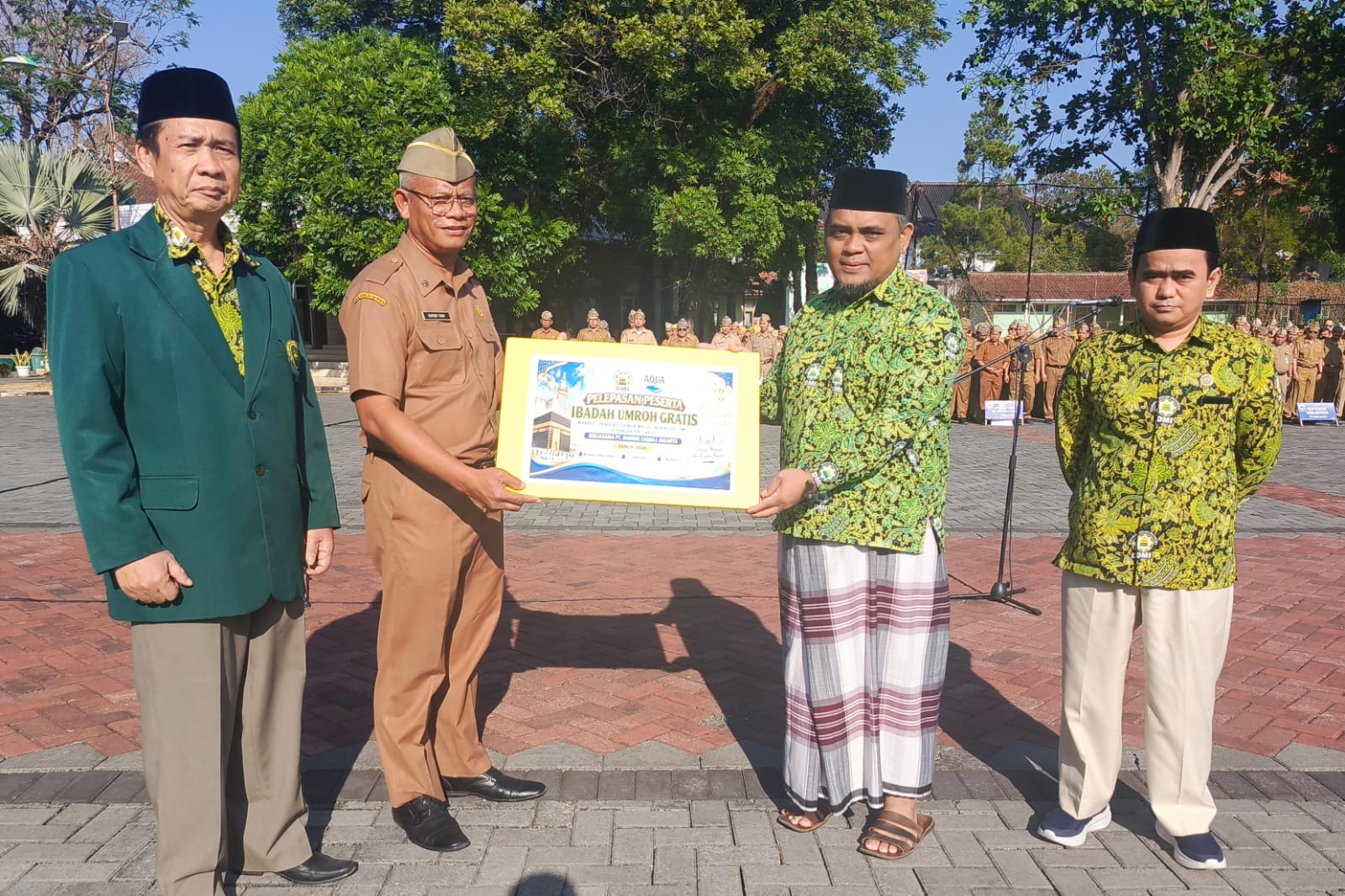 Kerjasama PT. Danone dan DMI, Sekda Garut Lepas Tiga Marbot Ibadah Umroh Gratis