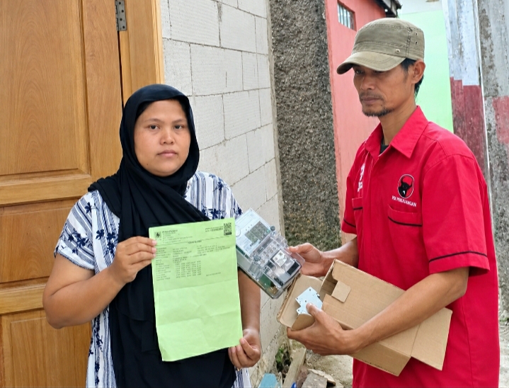Aspirasi DPR RI Doni Maryadi Oekon, 74 Warga Sukaresmi Garut Dapat Program Listrik Gratis