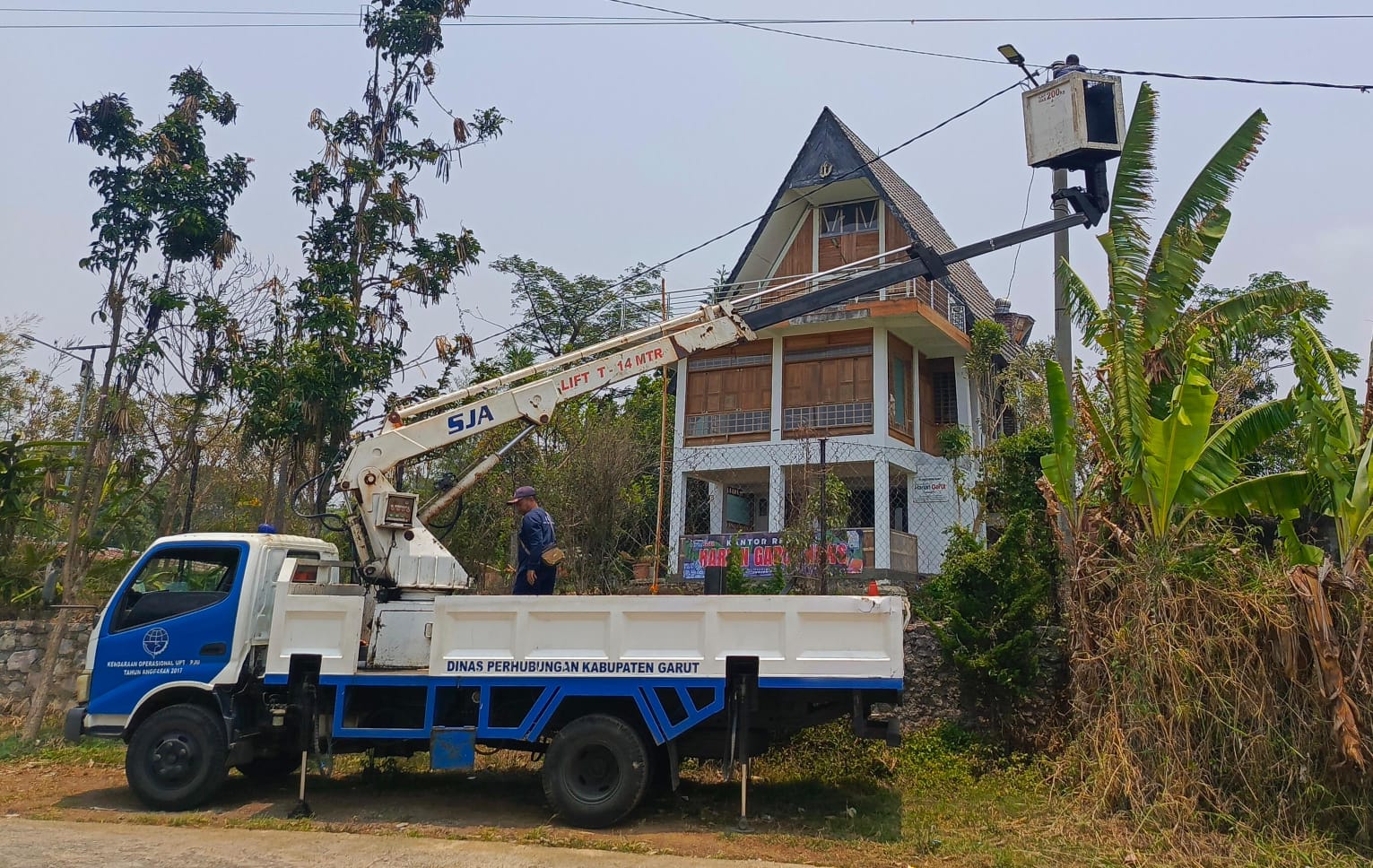 Dishub Garut Respon Cepat Aduan Warga Kerusakan PJU di Jalan Pasir Lingga