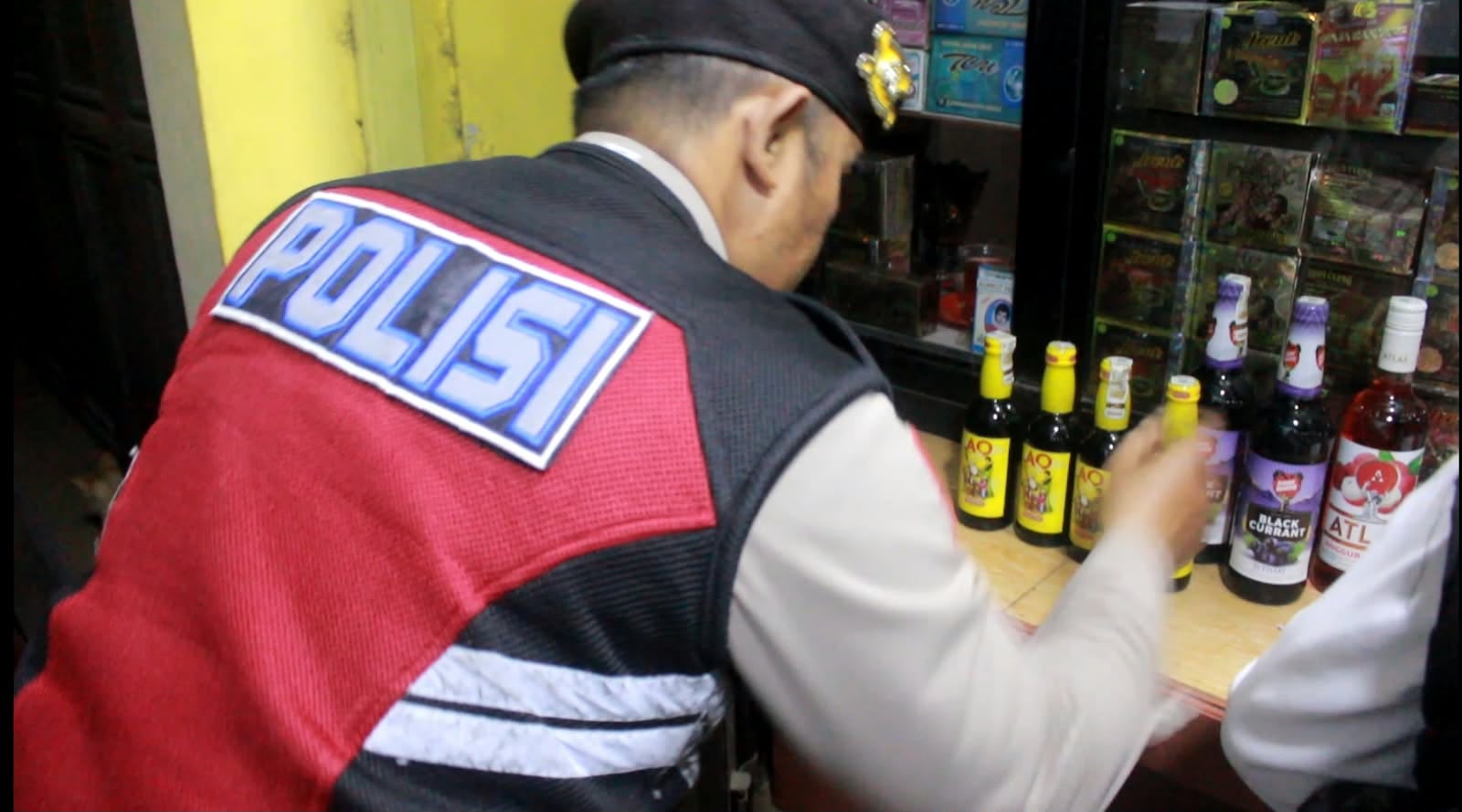 Operasi Pekat Polsek Cilawu Sasar Penjualan Miras, Puluhan Botol Minuman Beralkohol Diamankan